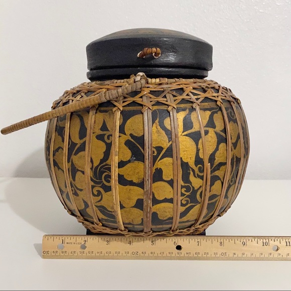 Vintage Hand Made Asian Basket with handle and lid - Picture 12 of 13